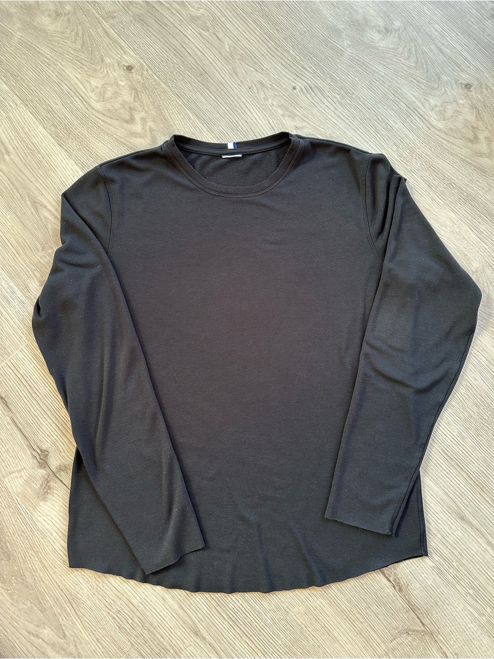 Kit and Ace Men’s Luxury Technical Crewneck Sweater Black Size M Raw Edge Soft